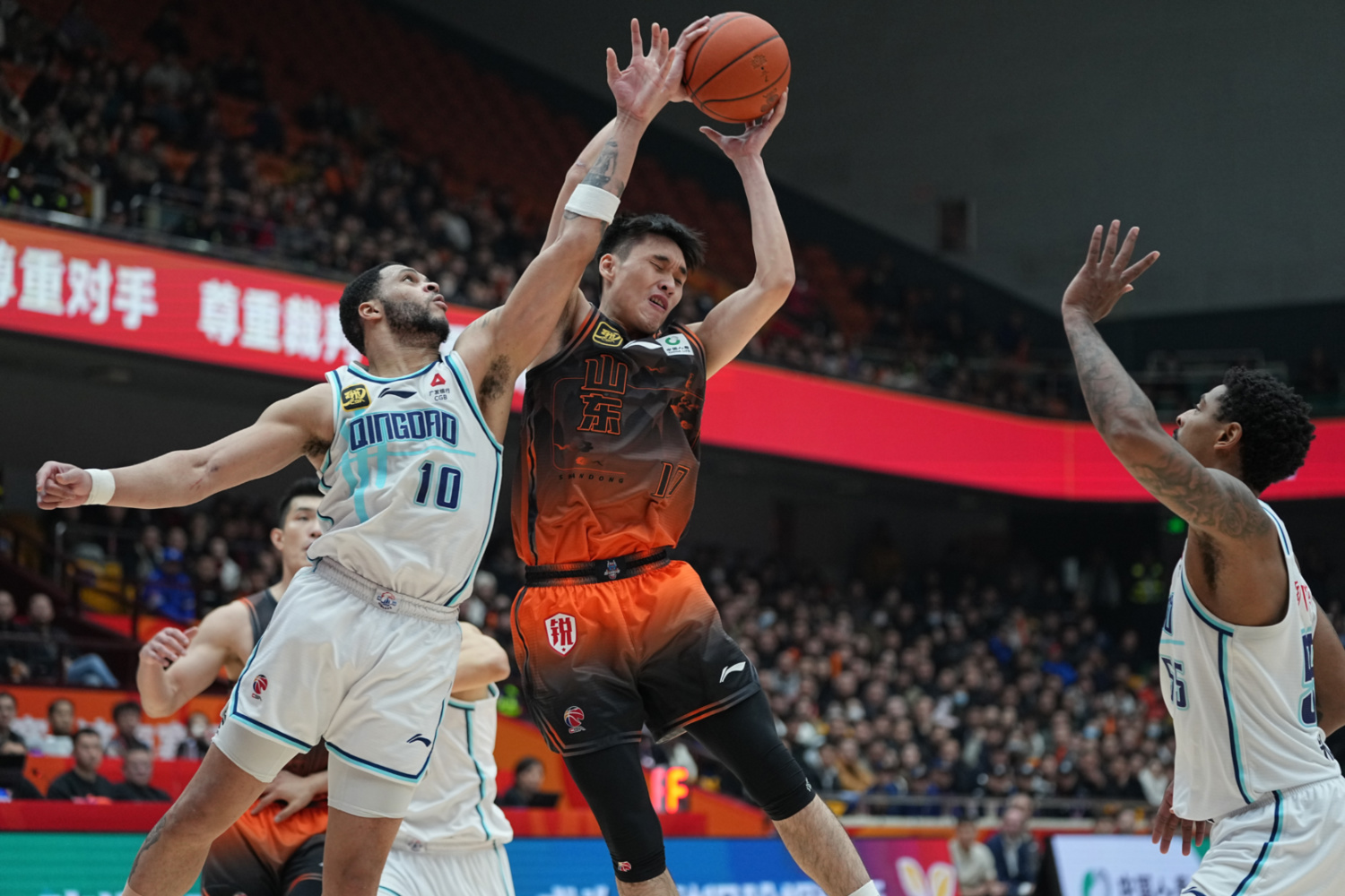 KPL博彩平台 -清晨山东男篮备战西甲，内部沟通细节曝光，气氛紧张，心理建设被强调 